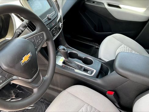Used 2018 Chevrolet Equinox LT FWD image 17