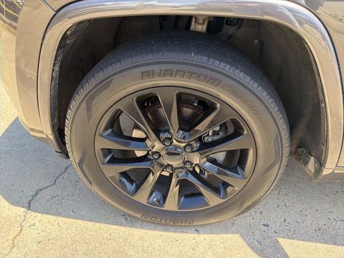 Used 2018 Jeep Grand Cherokee Altitude RWD image 7