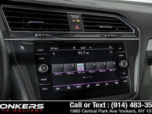 Used 2022 Volkswagen Tiguan SE R-Line image 18