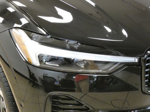 Used 2023 Volvo XC60 B5 Ultimate w/ Climate Package image 5