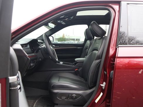 Used 2024 Jeep Grand Cherokee Overland image 29