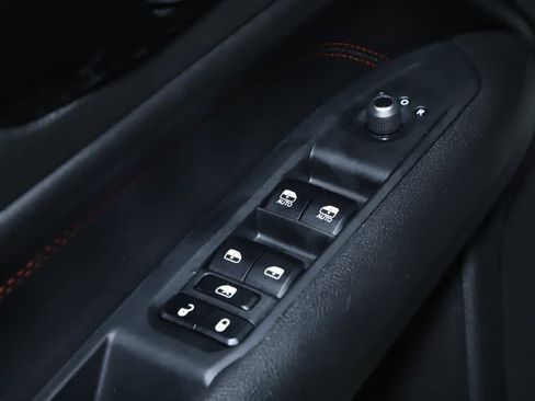 Used 2023 Jeep Compass Trailhawk w/ Trailhawk Convenience Group AWD/4WD image 16