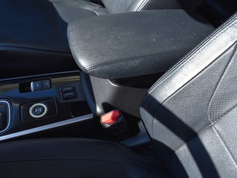 Used 2017 Mitsubishi Outlander SE AWD/4WD image 79