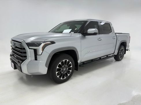 Used 2025 Toyota Tundra Limited w/ Power Package AWD/4WD image 5