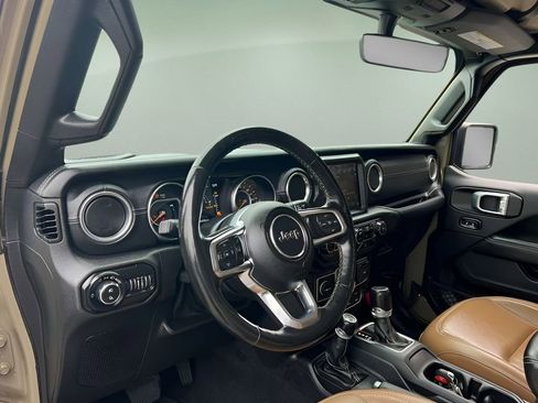 Used 2020 Jeep Gladiator Overland AWD/4WD image 10