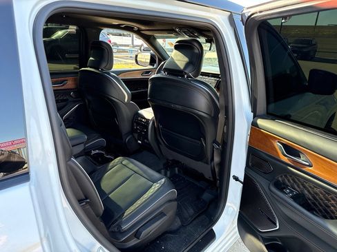 Used 2024 Jeep Grand Cherokee L Summit AWD/4WD image 13