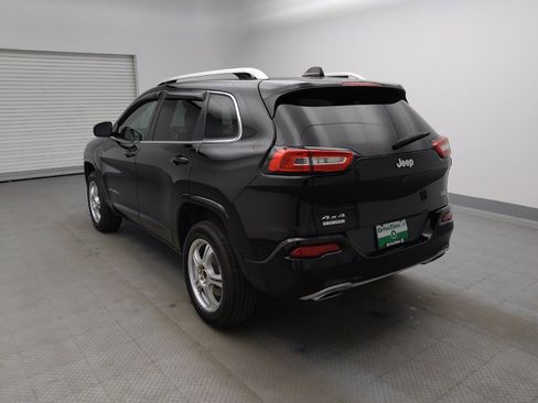 Used 2017 Jeep Cherokee Overland w/ Technology Group AWD/4WD image 5