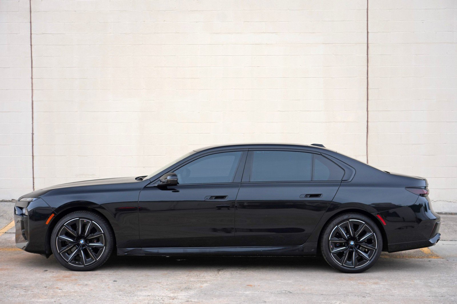 Used 2023 BMW 760i xDrive AWD/4WD image 69