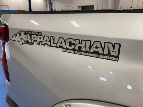 Used 2020 Chevrolet Silverado 1500 LT AWD/4WD image 10