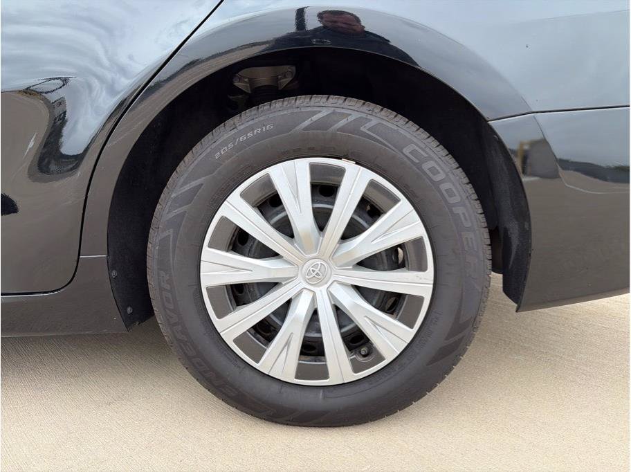 Used 2022 Toyota Camry LE FWD image 29