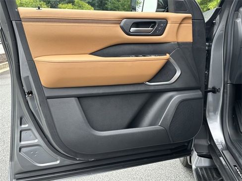 New 2025 Nissan Armada Platinum Reserve image 11