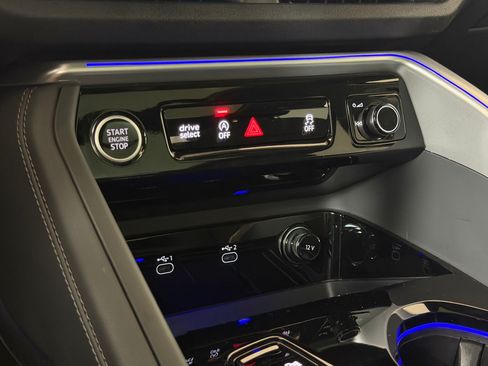 Certified 2025 Audi Q5 Premium w/ Convenience Package AWD/4WD image 18