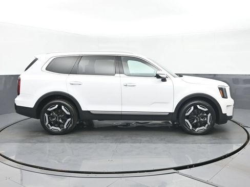 Used 2024 Kia Telluride S w/ S Sunroof Package AWD/4WD image 2