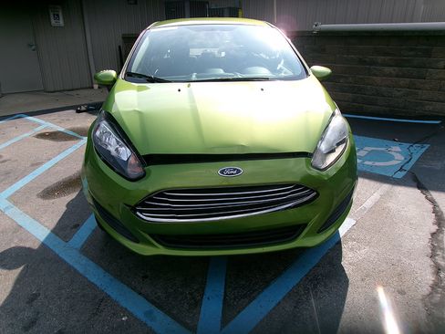 Used 2019 Ford Fiesta SE FWD image 2