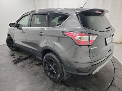Used 2017 Ford Escape SE image 6