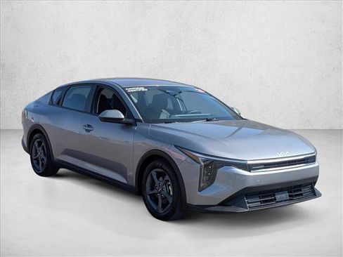 Used 2025 Kia K4 FWD image 3