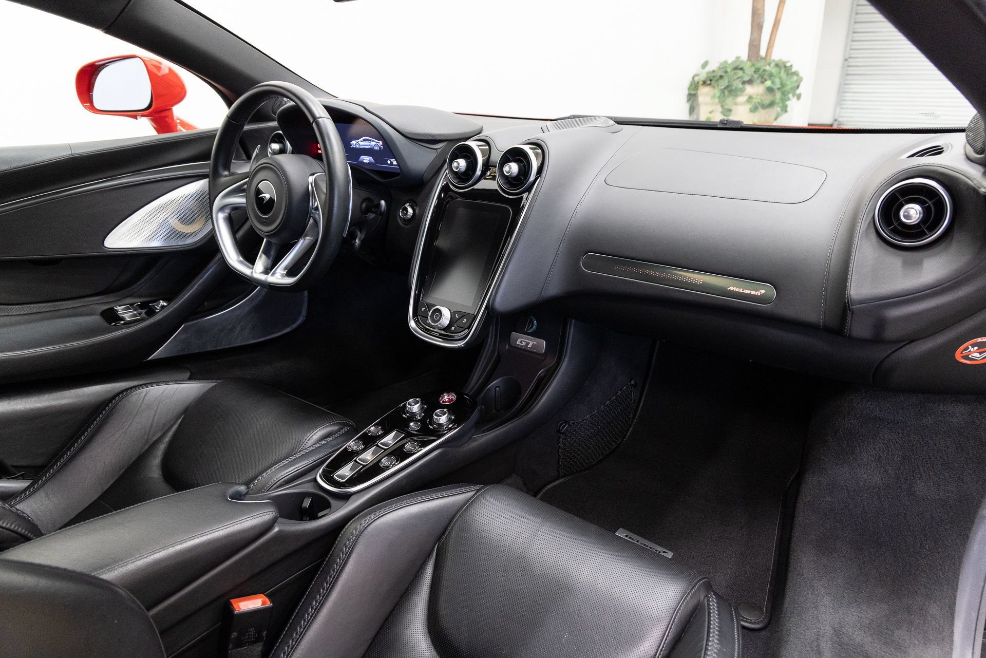 Used 2021 McLaren GT RWD image 14