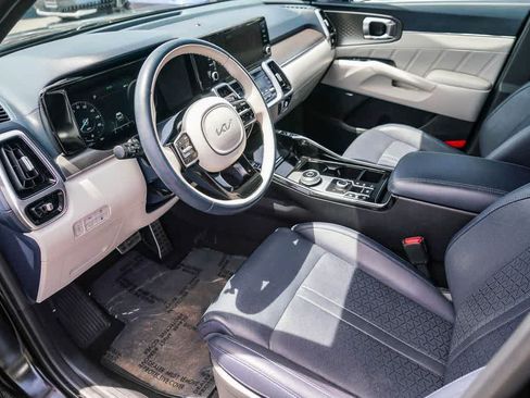 Certified 2023 Kia Sorento SX Prestige AWD/4WD image 16
