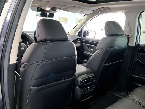 Used 2025 Honda Pilot Touring image 10