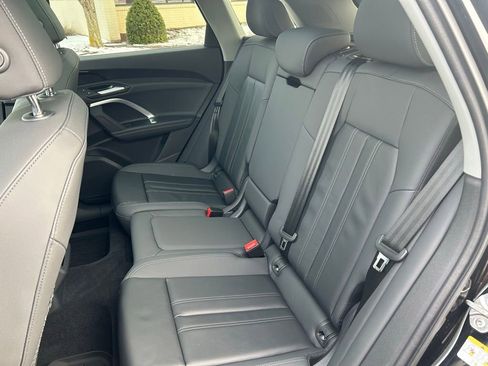 Used 2025 Audi Q5 Premium w/ Convenience Package image 21