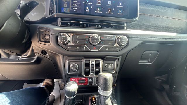 Used 2026 Jeep Gladiator Mojave AWD/4WD image 16