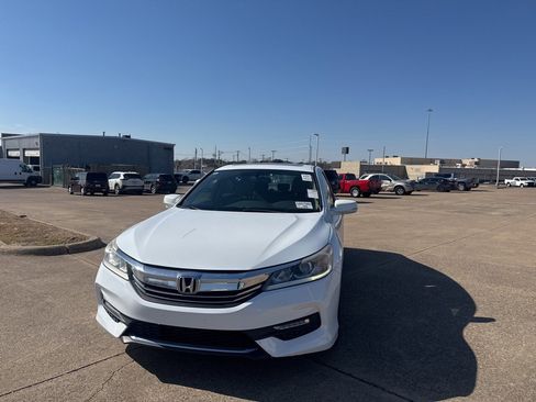 Used 2017 Honda Accord EX-L image 5