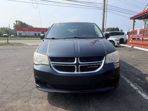 Used 2013 Dodge Grand Caravan SXT FWD image 2