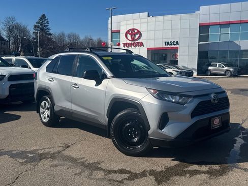 Used 2021 Toyota RAV4 LE image 1