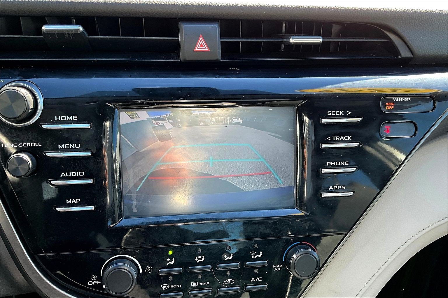 Used 2019 Toyota Camry LE FWD image 9