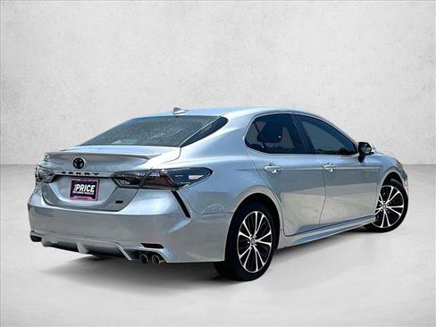 Used 2020 Toyota Camry SE FWD image 2