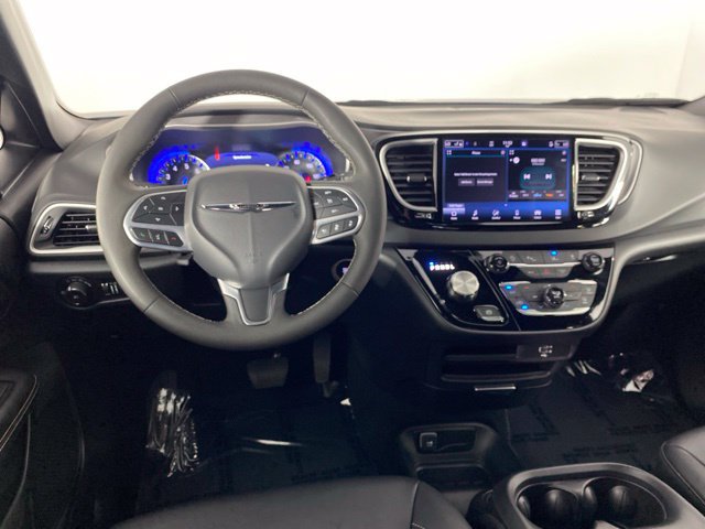 Used 2026 Chrysler Pacifica Select FWD image 19