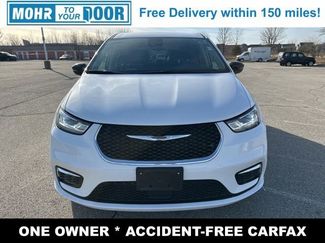 Used 2024 Chrysler Pacifica Touring-L video 2