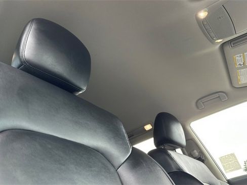 Used 2024 Nissan Armada SV image 22