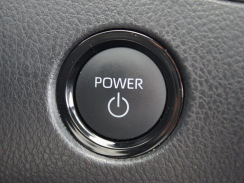 Used 2025 Toyota Camry LE w/ Convenience Package FWD image 9
