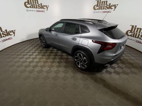 Used 2025 Chevrolet Trax RS w/ Driver Confidence Package image 6