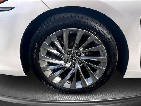 Used 2019 Lexus ES 300h w/ Accessory Package 2 image 9