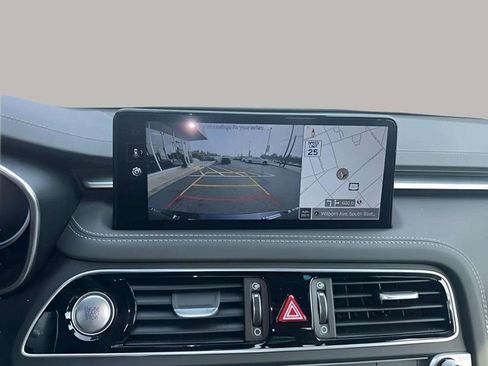 Used 2023 Genesis G70 2.0T image 14