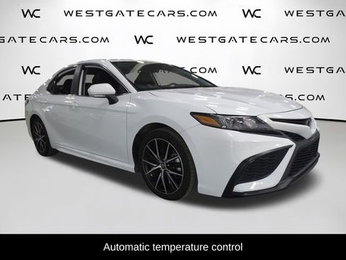 Used 2023 Toyota Camry SE FWD image 2