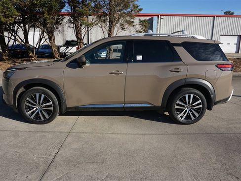 Used 2024 Nissan Pathfinder Platinum image 24