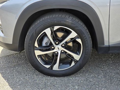 Used 2025 Chevrolet Trax RS w/ Driver Confidence Package image 9