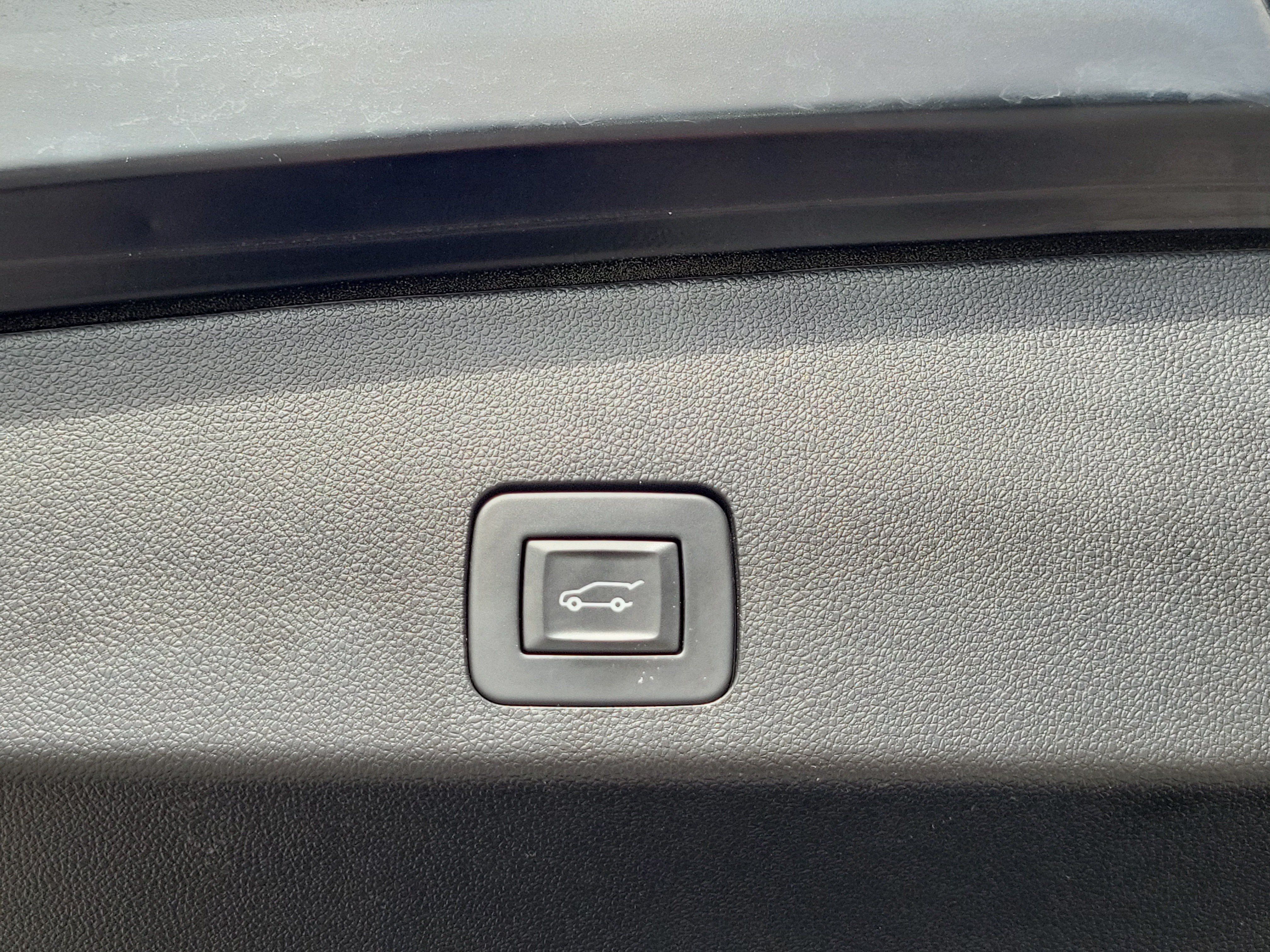 Used 2023 Buick Encore GX Select w/ Sport Touring Package FWD image 17