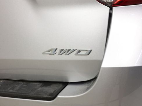 Used 2021 Ford Explorer XLT w/ Equipment Group 202A AWD/4WD image 32