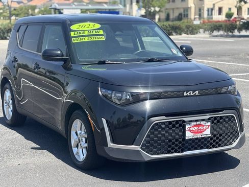 Used 2023 Kia Soul LX w/ LX Technology Package FWD image 1