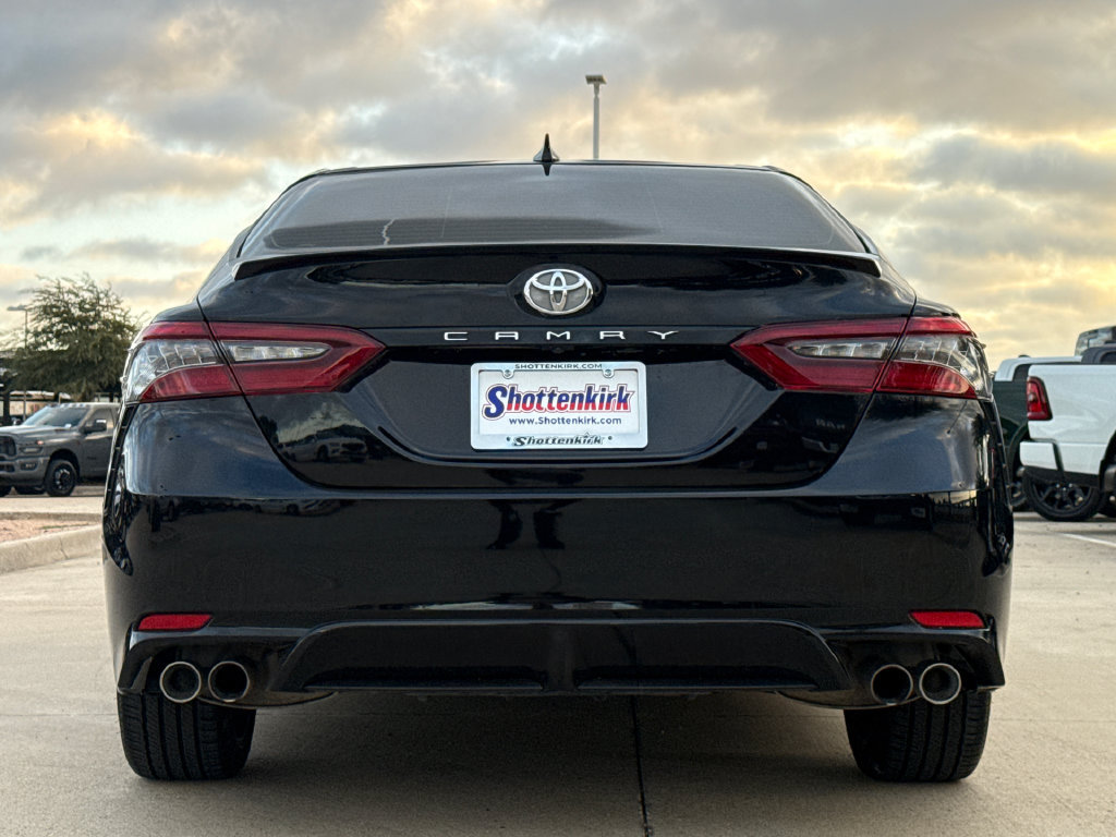 Used 2022 Toyota Camry XSE FWD image 7