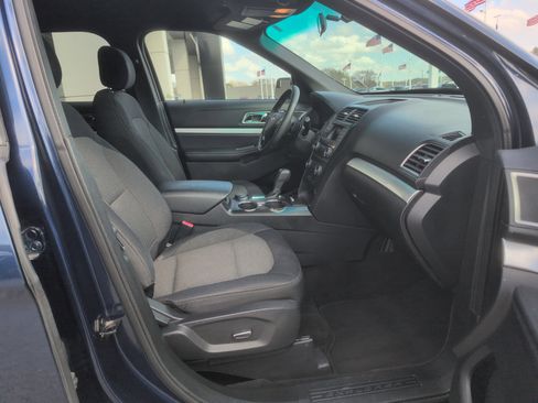 Used 2016 Ford Explorer XLT image 29