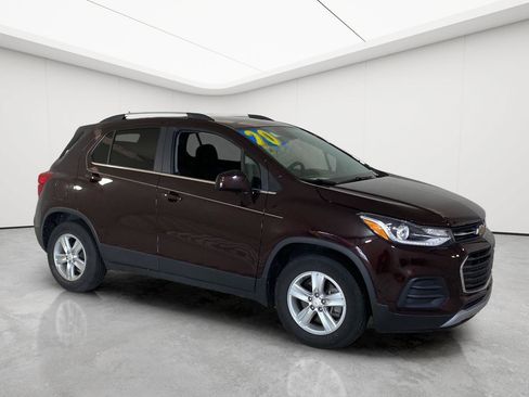 Used 2020 Chevrolet Trax LT w/ LT Convenience Package FWD image 5