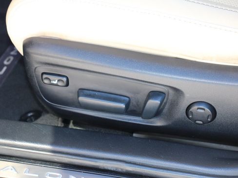 Used 2013 Toyota Avalon Limited image 12