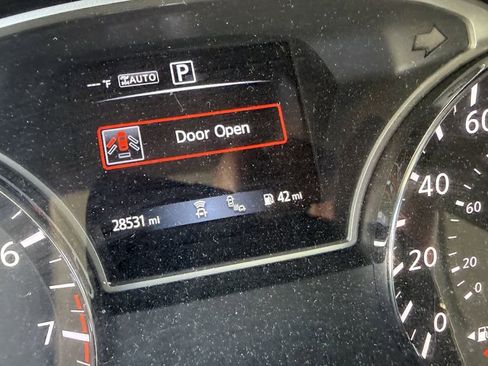Used 2020 Nissan Pathfinder SL AWD/4WD image 5