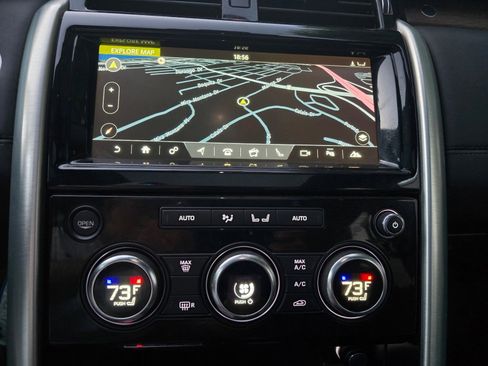 Used 2018 Land Rover Discovery HSE AWD/4WD image 18