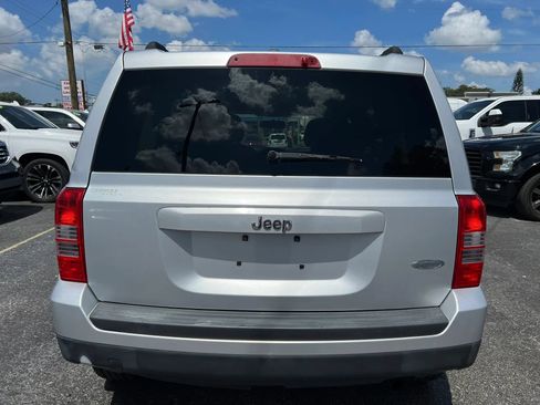 Used 2013 Jeep Patriot Latitude FWD image 6